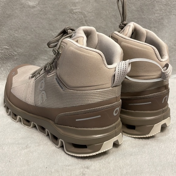 On Cloudrock Waterproof Boots Size 5.5 - Picture 4 of 7